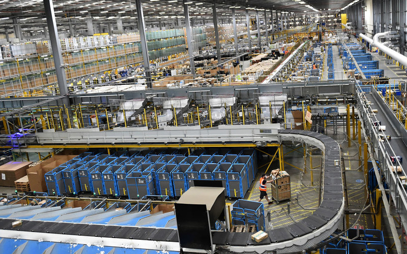 Amazon ready for Black Friday. Employees will be supported by over 2.5 thousand. robots