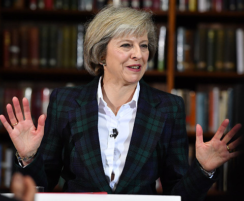 Polscy imigranci kartą przetargową szefowej brytyjskiego MSW? Theresa May pod ostrzałem