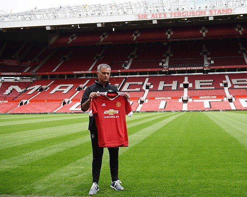Mourinho przywitany w Manchesterze United