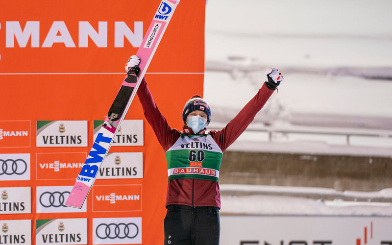 FIS Ski Jumping World Cup: Six Poles at the starting line in Ruka