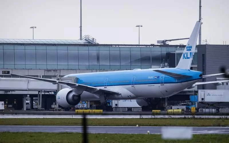 Holandia: 13 zakażeń Omikronem wśród pasażerów lotów z RPA