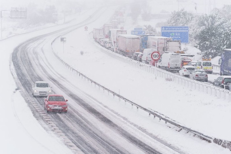 Winter attack paralysed road traffic in France and Spain
