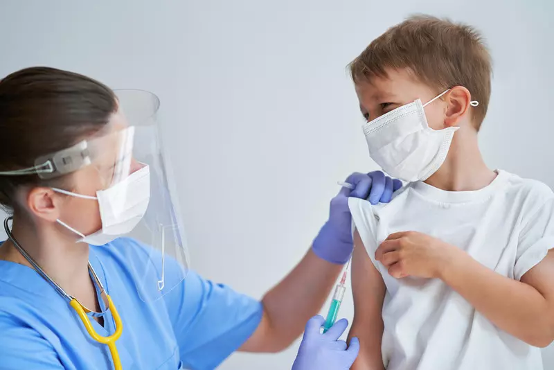 Hiszpania: W połowie grudnia ruszą szczepienia przeciw Covid-19 dla dzieci od 5. roku życia