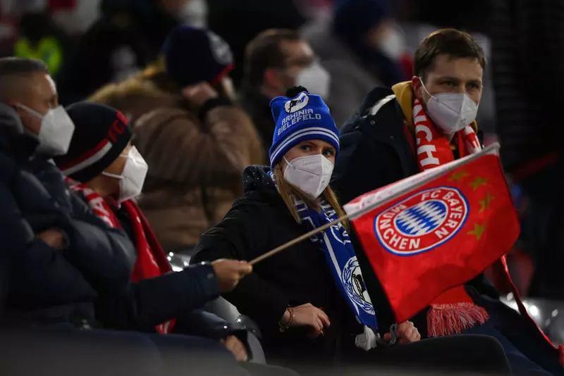 German league: maximum 15 000 spectators at stadiums