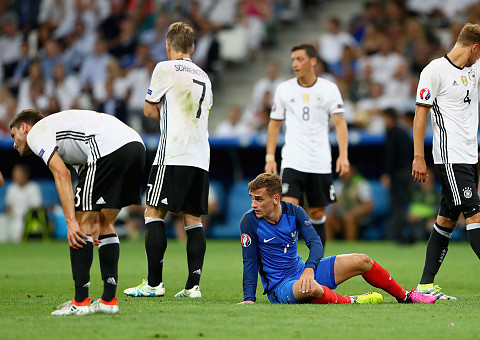 Niemiecka prasa: Dominowaliśmy w meczu z Francją, winny Schweinsteiger