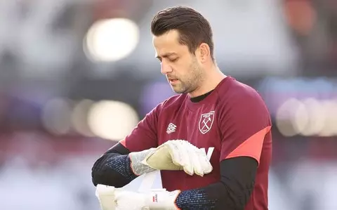 West Ham, with Fabianski, won against leader Chelsea