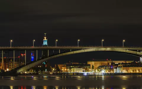 Sweden: The Stockholm bridge is highlighted in honor of Maria Skłodowska-Curie