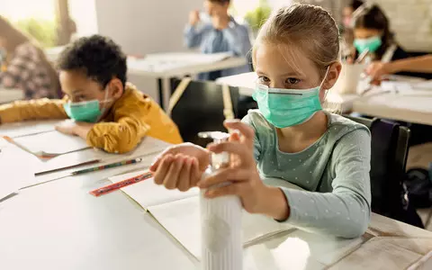 Significant increase in infections among children. In the lead, among others France, UK and Canada