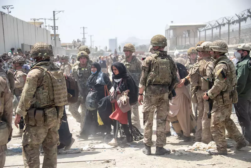 Były brytyjski urzędnik MSZ: Zarządzanie ewakuacją z Afganistanu było chaotyczne