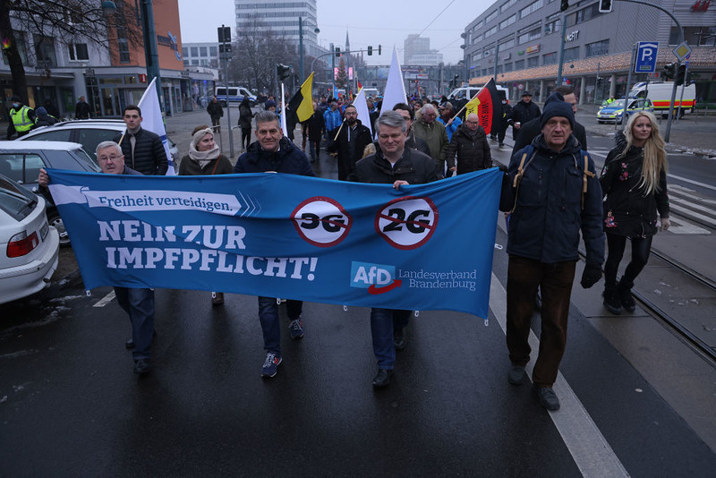 Niemcy: Obawy przed eskalacją protestów ruchów antyszczepionkowych