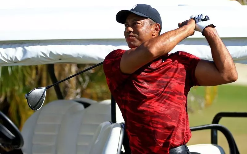 Tiger Woods returns to the game after a terrible accident ten months ago