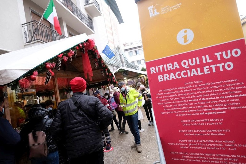 Włoski Instytut Zdrowia: Już po 5 miesiącach skuteczność podwójnego zaszczepienia znacznie spada