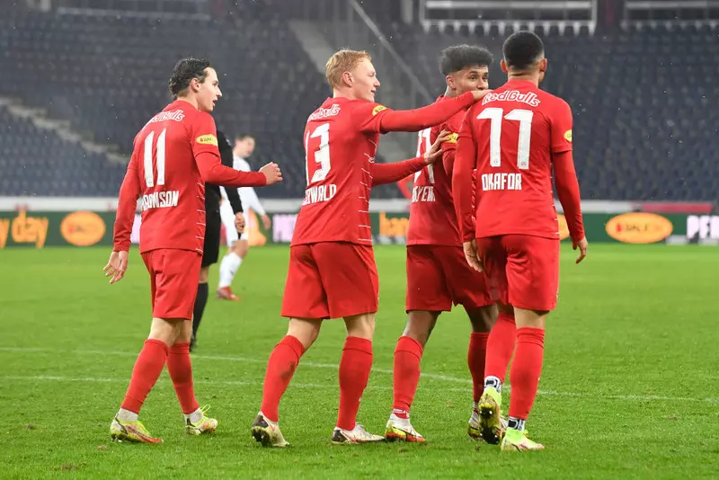Piłkarska LM: Bayern kontra Salzburg w 1/8 finału po powtórzonym losowaniu