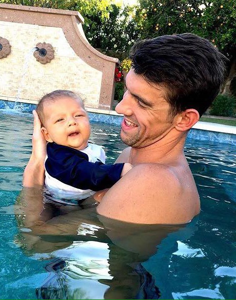 Dwumiesięczny syn Phelpsa ma już za sobą pierwszą lekcję pływania 