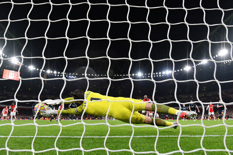 English league: Fabianski defends penalty but West Ham lose