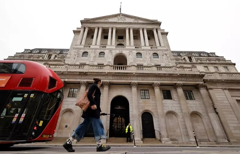 Bank Anglii podniósł stopę proc. do 0,25 proc. w związku z inflacją