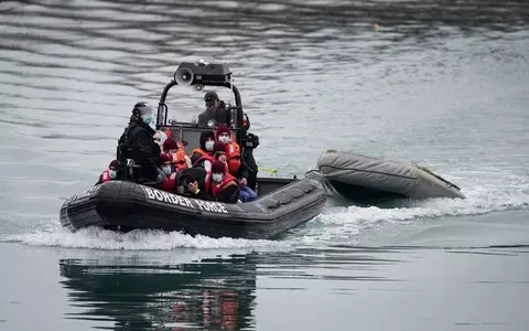 Media: Despite the winter, immigrants continue to cross the English Channel