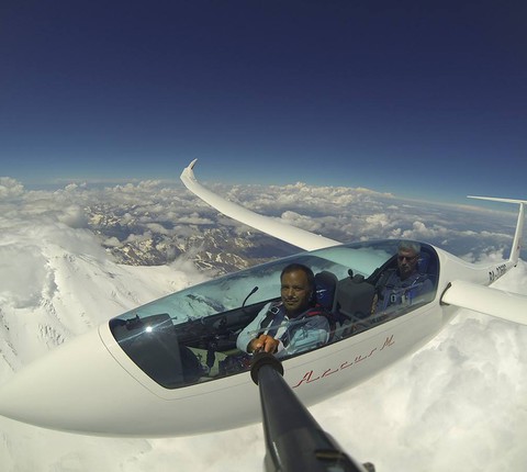 Polish glider to overcome Mount Elbrus