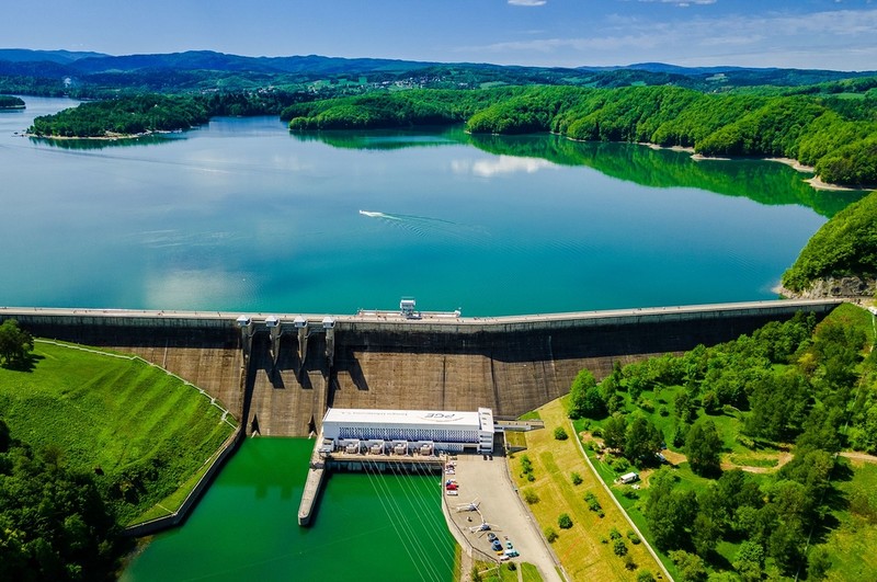 Trwa budowa kolejki linowej nad Soliną
