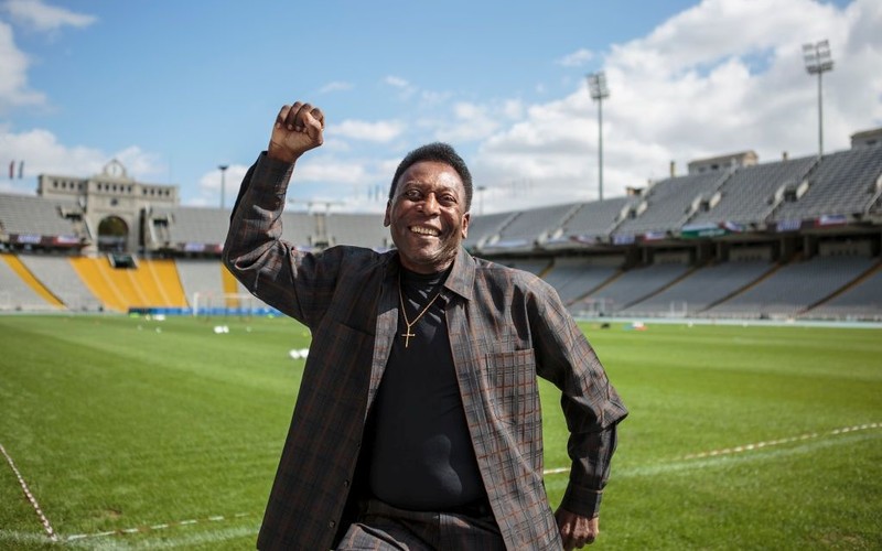 Pele left a hospital in Sao Paulo after receiving chemotherapy