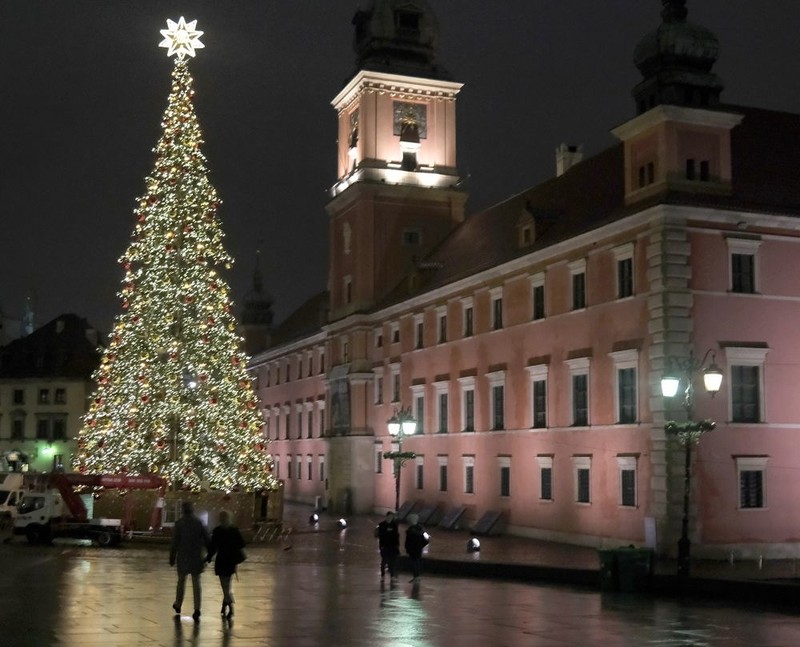 Warsaw in the top five cities that delight at night
