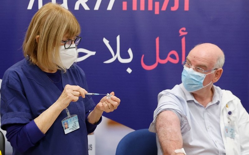 Izrael: Rozpoczęto próbne podawanie czwartej dawki szczepionki przeciw Covid-19 