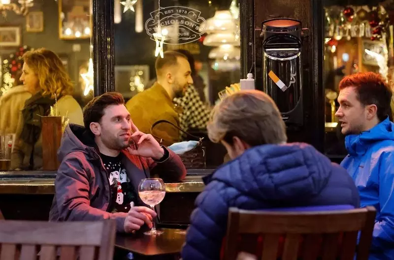 Angielskie puby szykują się na 100 tys. sylwestrowych imprezowiczów z Walii i Szkocji