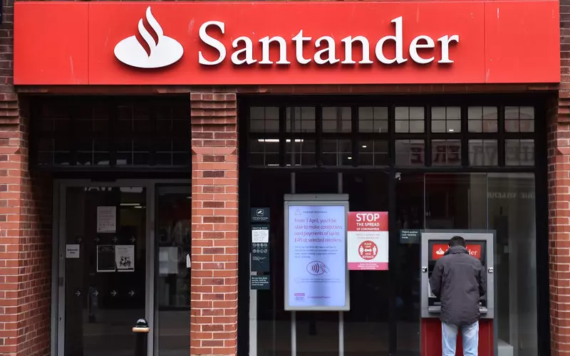 Bank Santander niechcący przelał na konta Brytyjczyków £130 mln