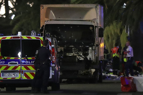 Zamach terrorystyczny we Francji. Co najmniej 80 osób nie żyje