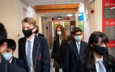 Covid: Pupils to wear masks in class in England to tackle Omicron