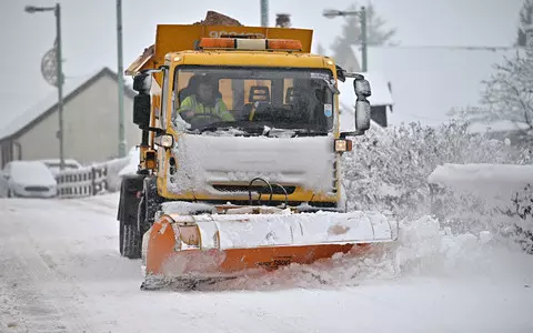 Snow to hit parts of UK from midnight as Met Office issues warning