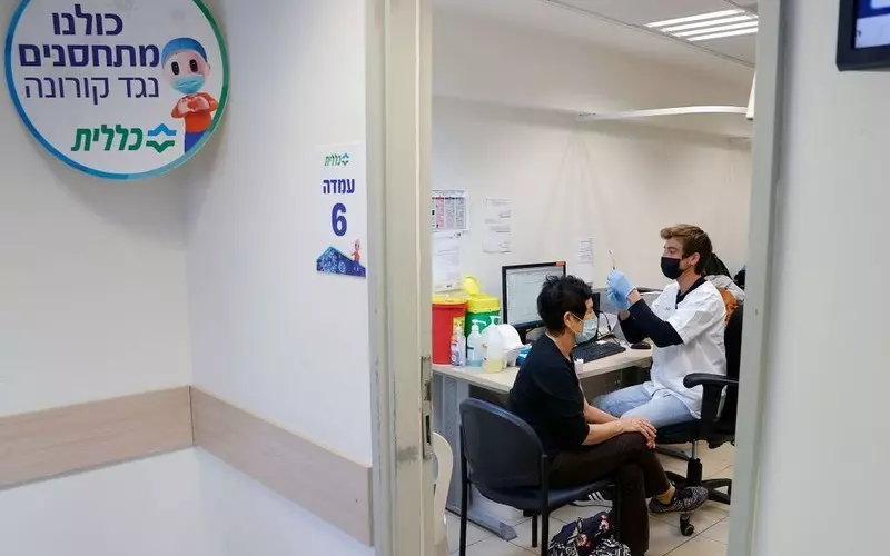 W Izraelu podawana jest już czwarta dawka szczepionki na koronawirusa