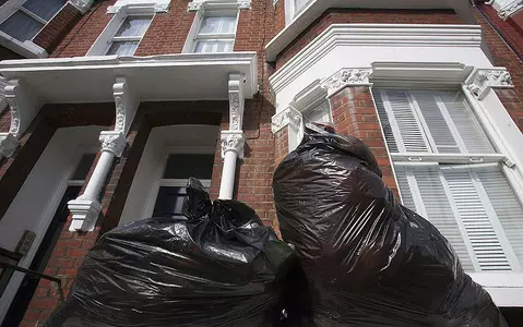 England: Garbage truck workers are lacking. In London, garbage is lying around since holidays