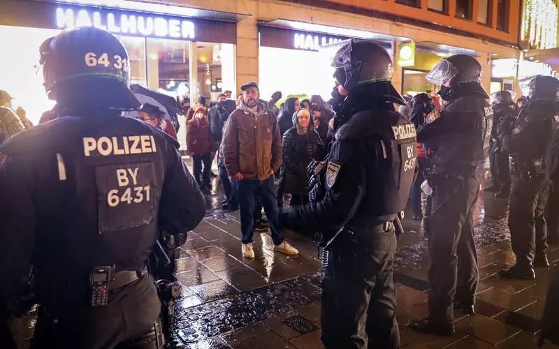 Germany: Riots during a coronasceptic demonstration in Munich