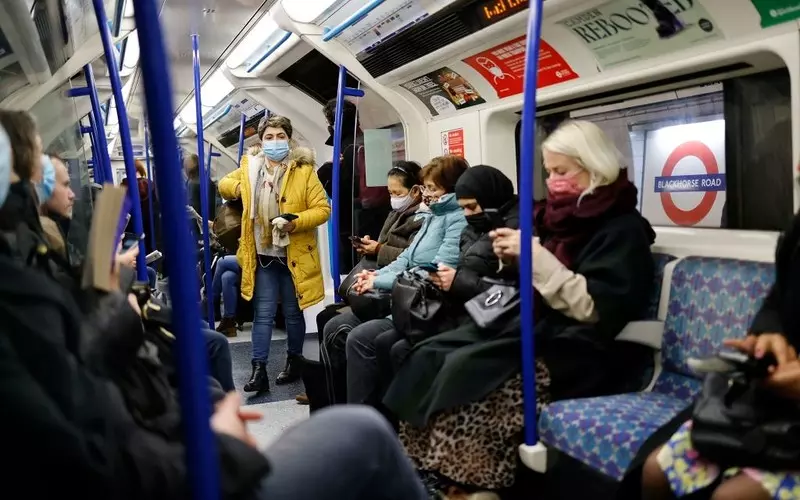 Londyn: Setki pasażerów metra bez masek ukaranych grzywną