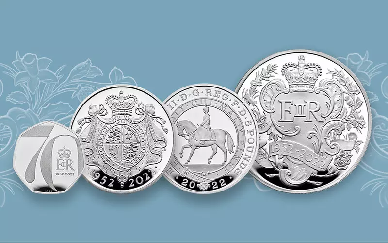 Royal Mint unveils commemorative coin of Queen on horseback for Platinum Jubilee