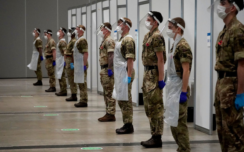 Londyn: Brytyjska armia wspomaga szpitale, w których brakuje pracowników