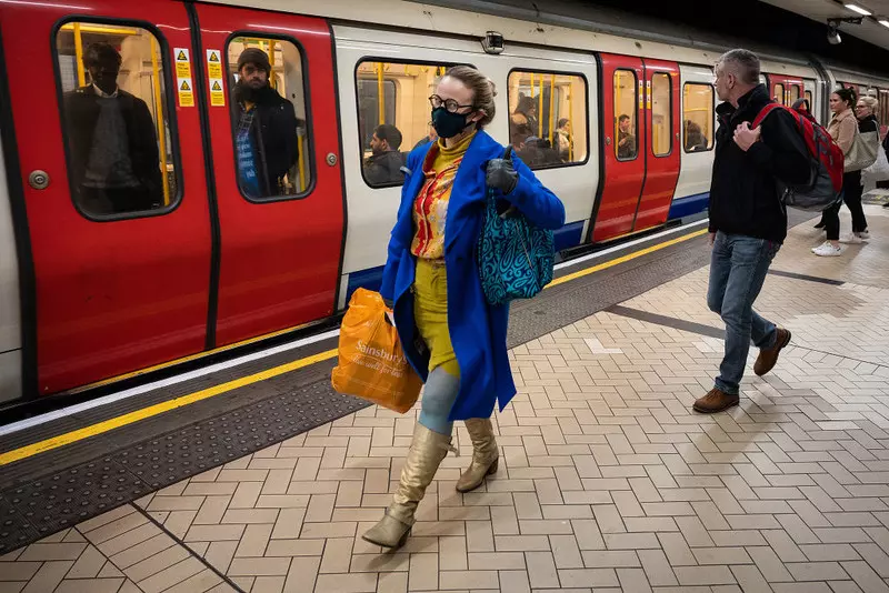 Londyn: Metrem jeździ coraz mniej osób