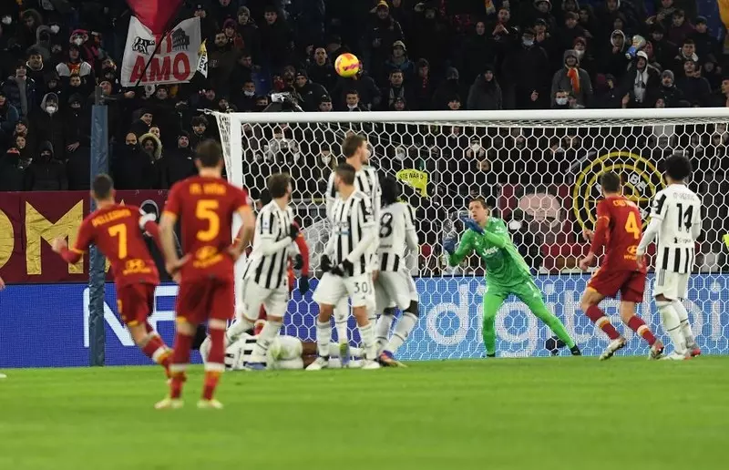 Liga włoska: Szczęsny obronił karnego, Juventus pokonał Romę 4:3