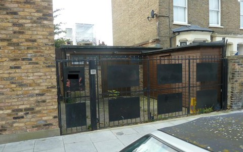 Garaż jako "studio flat" za £1000 miesięcznie. Landlord pod groźbą kary pieniężnej