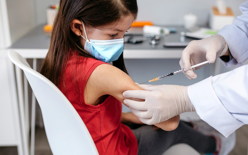 Polish doctors appeal to parents to vaccinate their children before the winter break