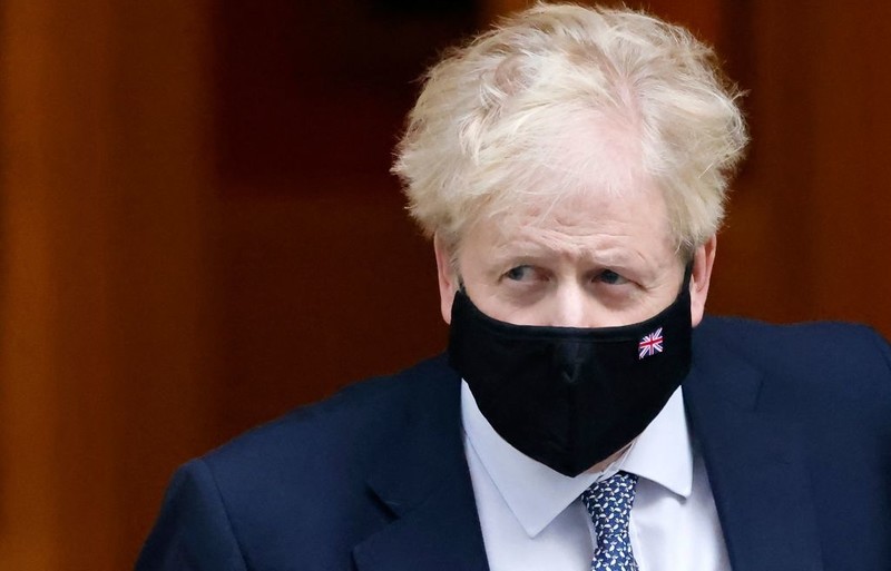 Boris Johnson przeprasza za spotkanie podczas restrykcji. Nie poda się jednak do dymisji