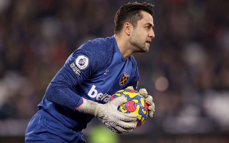 Liga angielska: Fabiański uczcił jubileusz wygraną i czystym kontem
