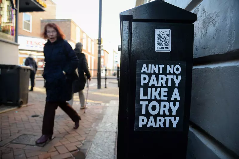 Brytyjskie media: Partyjne głosowanie nad odwołaniem Johnsona kwestią czasu