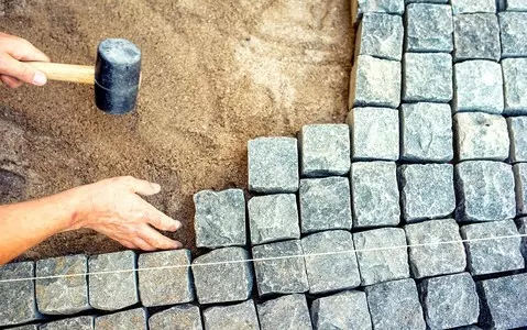 A road was stolen in Saxony. The thieves tore tens of tons of paving stones from the ground