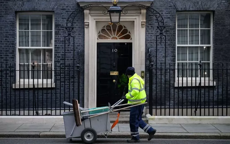 Brytyjskie media: Na Downing Street co piątek odbywały się alkoholowe spotkania