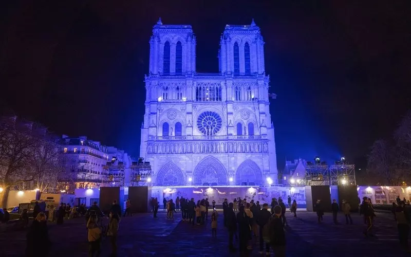 Francja: Wirtualne zwiedzanie katedry Notre Dame w Paryżu