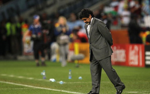 Maradona chce poprowadzić reprezentację Argentyny za darmo