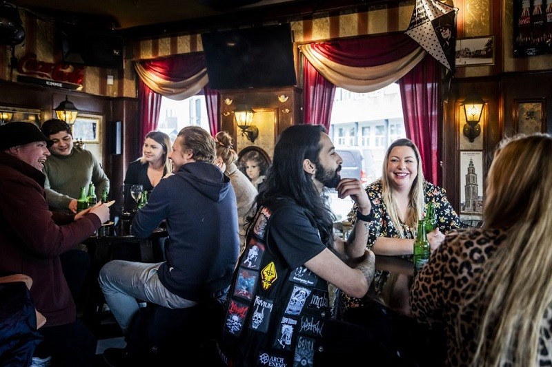 Some restaurants rebel, reopen ahead of Dutch COVID lockdown easing