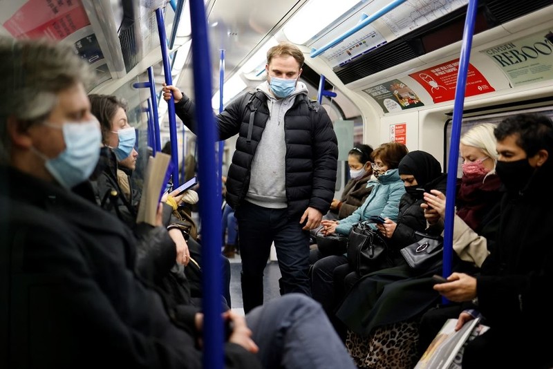 Sadiq Khan: Maseczki pozostaną obowiązkowe w londyńskim transporcie pomimo zniesienia restrykcji